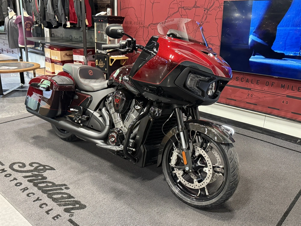 2026 Indian Motorcycle 125th Anniversary Challenger alt