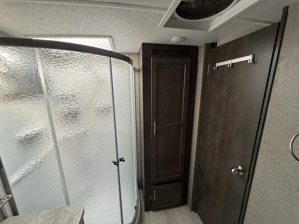 Forest River Rockwood Ultra Lite 2441w 2019 alt