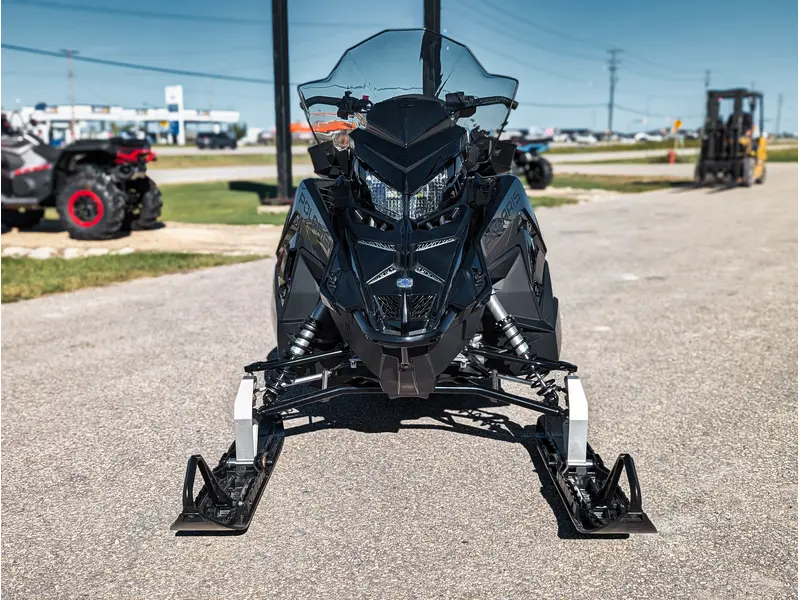2027 Polaris ProStar S4 Titan Adventure 155 1.5 // Gloss Black