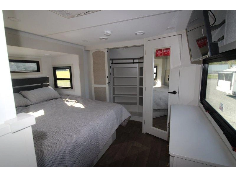 Grand Design Solitude 370dv 2027 alt