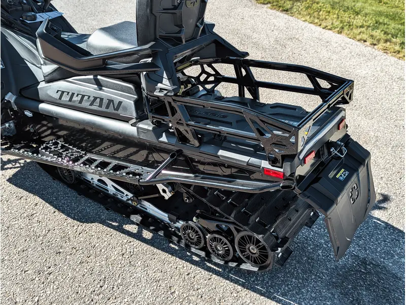 2027 Polaris ProStar S4 Titan Adventure 155 1.5 // Gloss Black