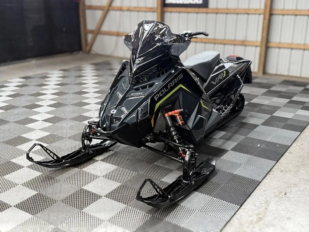2027 Polaris Boost Indy Vr1 Dynmx137 alt