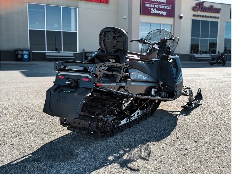 2027 Polaris ProStar S4 Titan Adventure 155 1.5 // Gloss Black