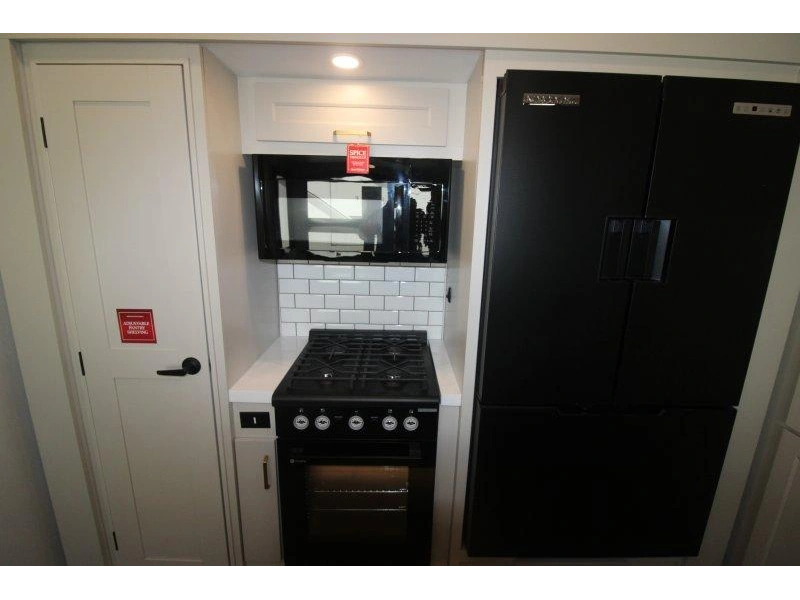 Grand Design Solitude 380fl 2027 alt