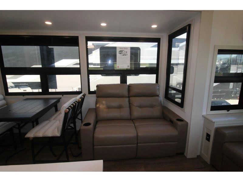 Grand Design Solitude 370dv 2027 alt