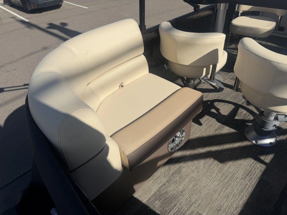 Godfrey Marine Sweetwater 2286 Midship Table 2023