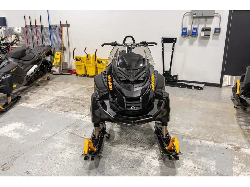 Ski-Doo GDVB TUNDRA LE 600 EFI 2027