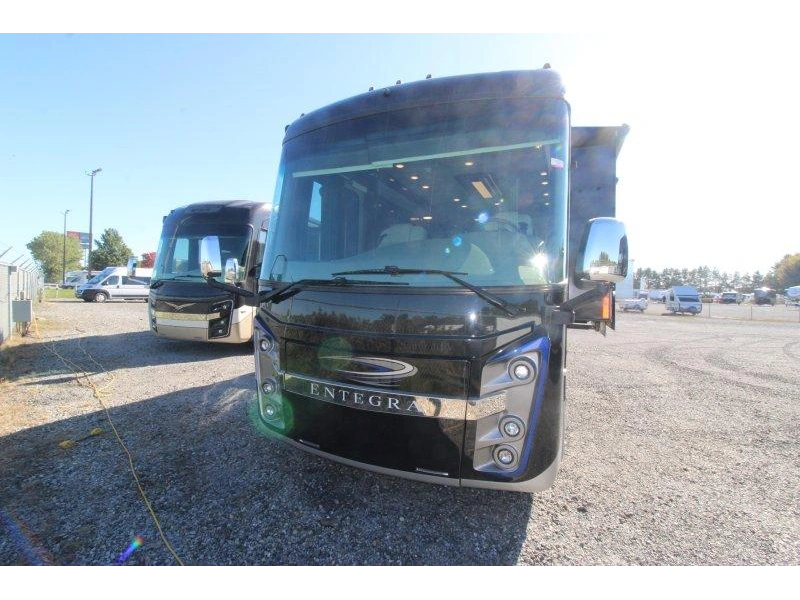 Entegra Coach Reatta 40q2 2021 alt