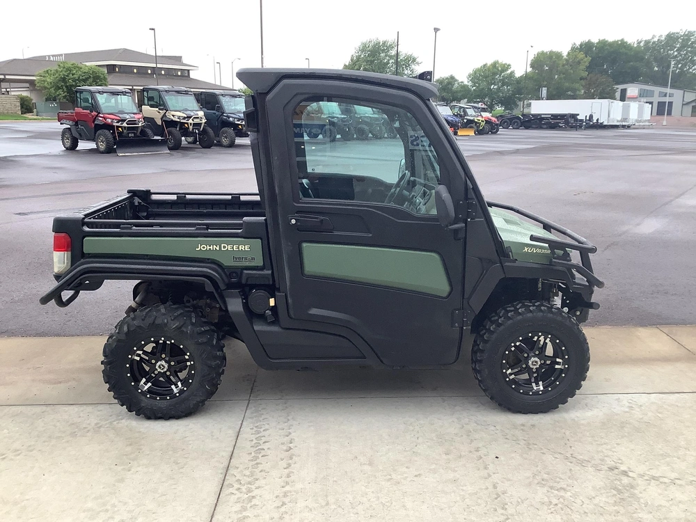2024 John Deere Gator 835r alt