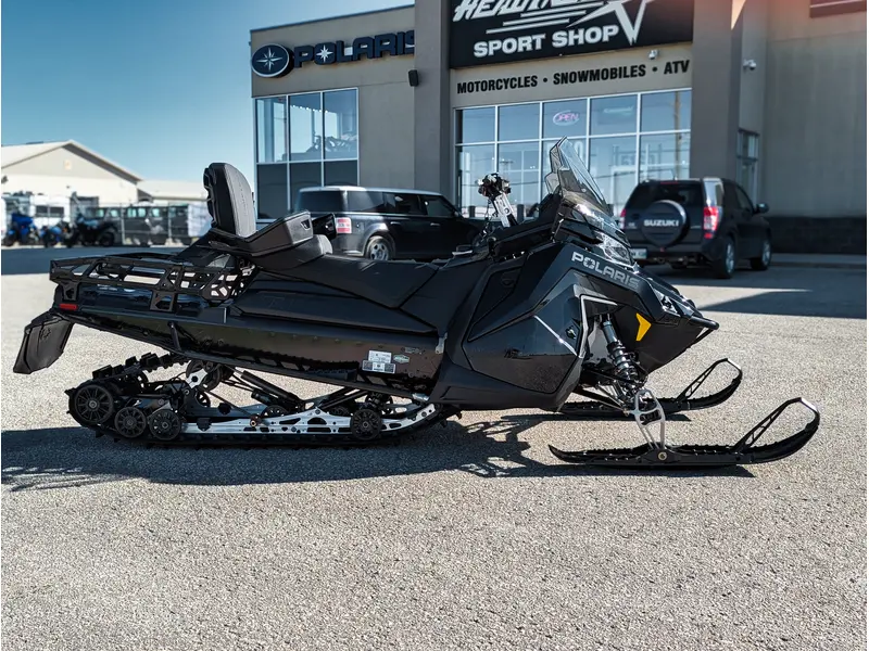 2027 Polaris ProStar S4 Titan Adventure 155 1.5 // Gloss Black