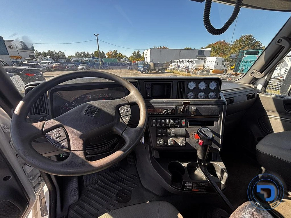 2018 International Lt625 alt