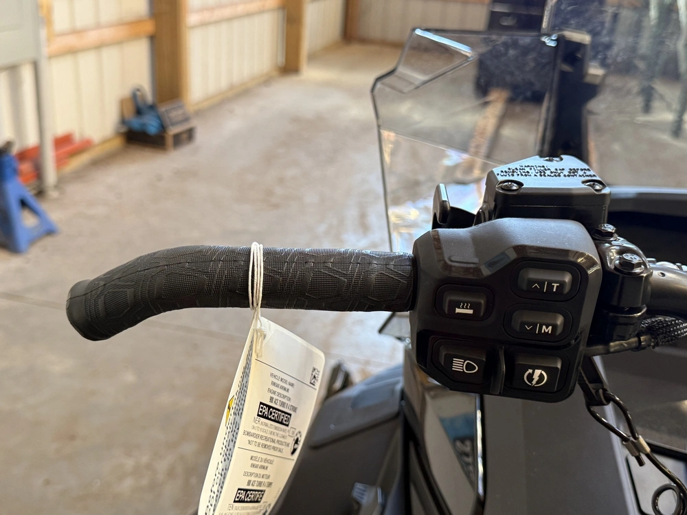2027 Ski-doo Renegade Adrenaline 900 Ace Turbo R