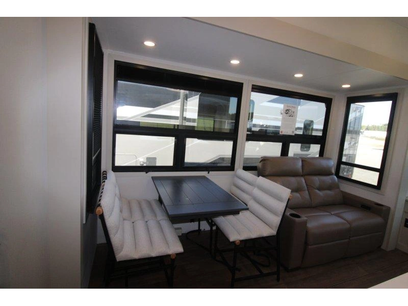 Grand Design Solitude 370dv 2027 alt