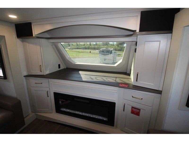 Grand Design Solitude 380fl 2027 alt