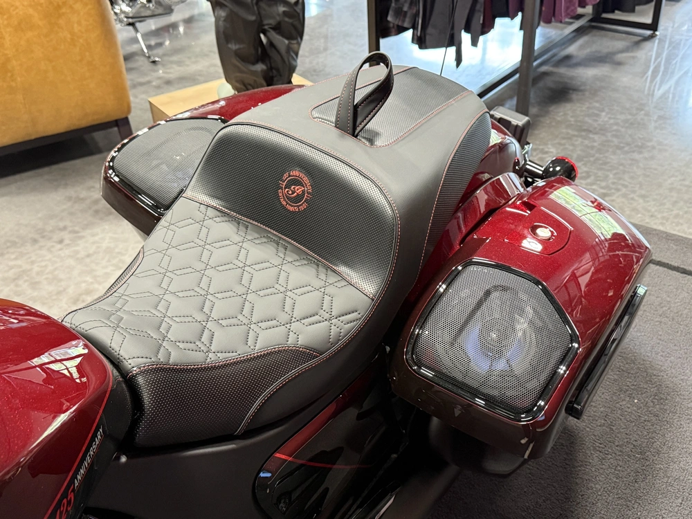 2026 Indian Motorcycle 125th Anniversary Challenger alt