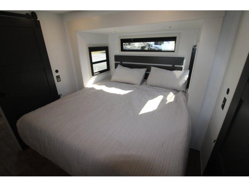 Grand Design Solitude 380fl 2027 alt