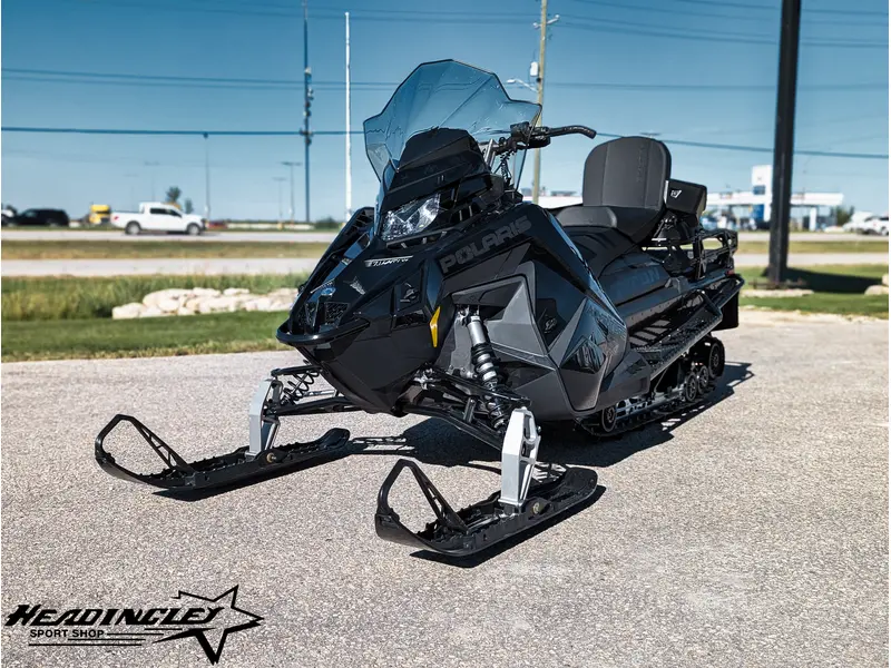 2027 Polaris ProStar S4 Titan Adventure 155 1.5 // Gloss Black