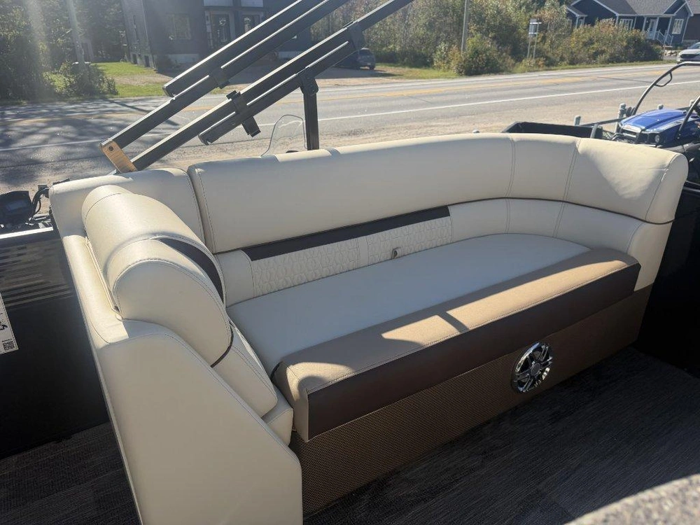 Godfrey Marine Sweetwater 2286 Midship Table 2023