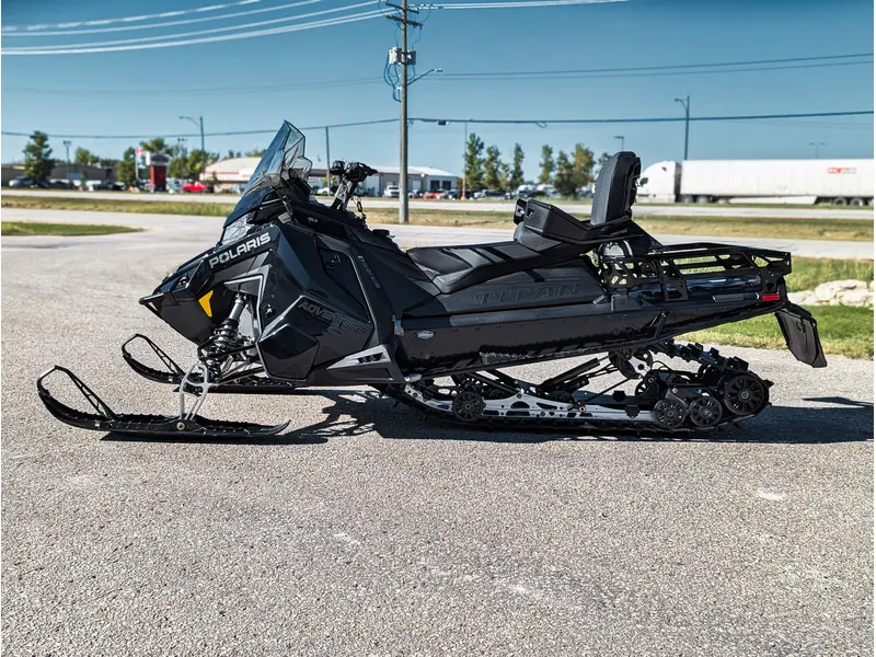 2027 Polaris ProStar S4 Titan Adventure 155 1.5 // Gloss Black