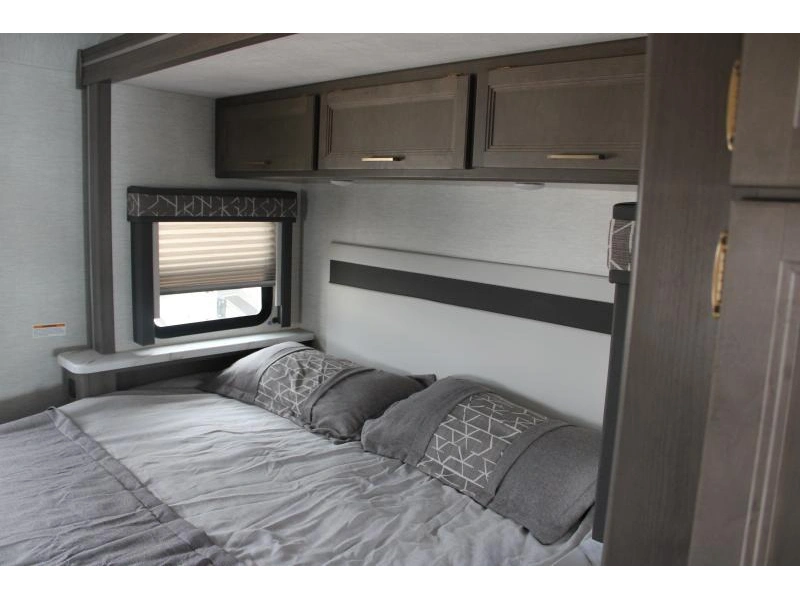 2024 Thor Motor Coach Resonate 30c alt