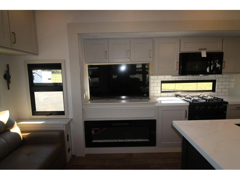 Grand Design Solitude 370dv 2027 alt