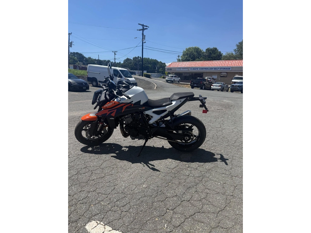 2027 Ktm 990 Duke