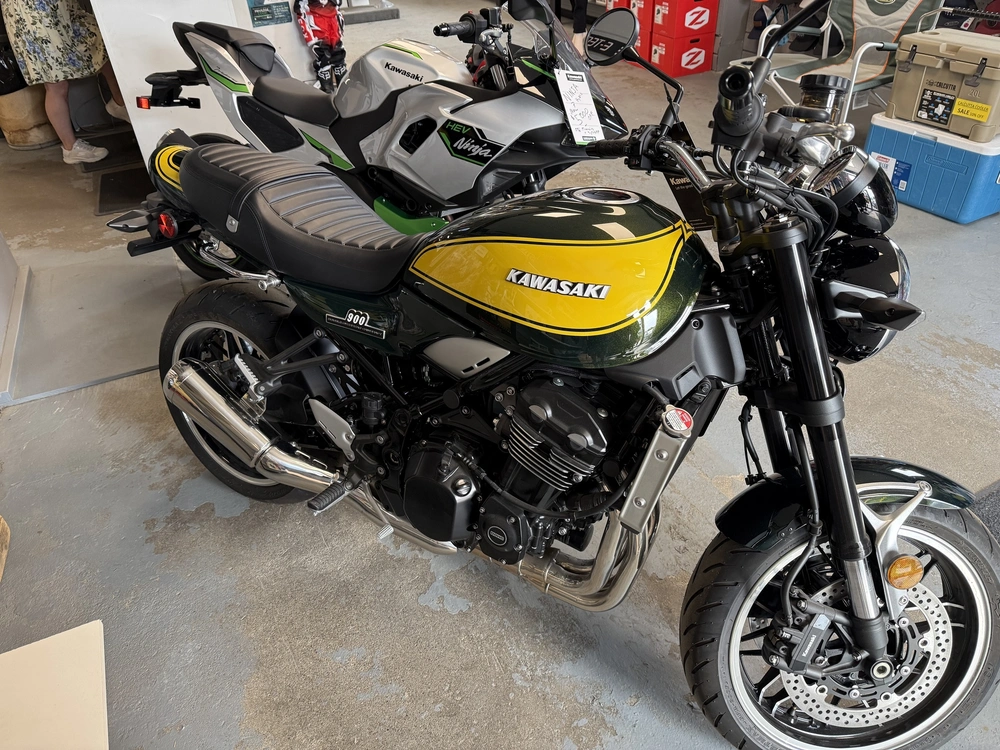2024 Kawasaki Z900 Rs alt