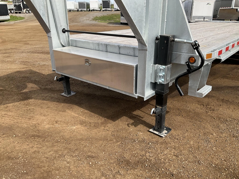 2027 Canada Trailers 8.5x28 10.5 Ton Galvanized Gooseneck Equipment Trailer alt