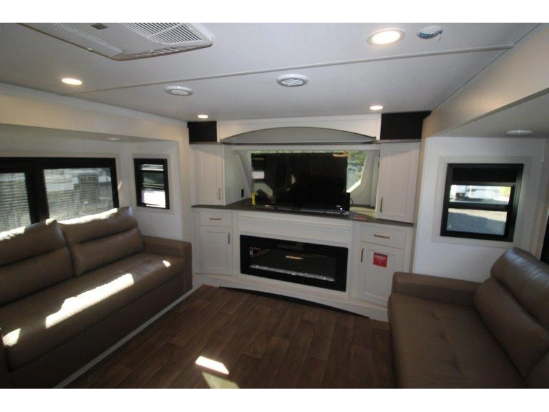 Grand Design Solitude 380fl 2027 alt
