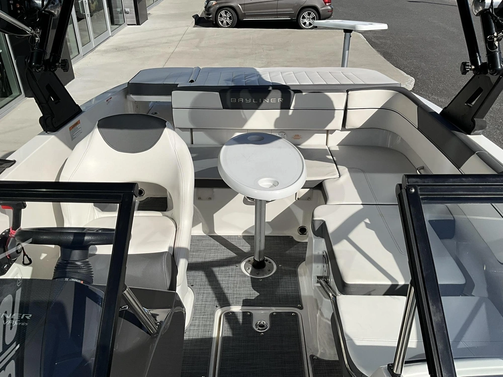 2018 Bayliner Vr5