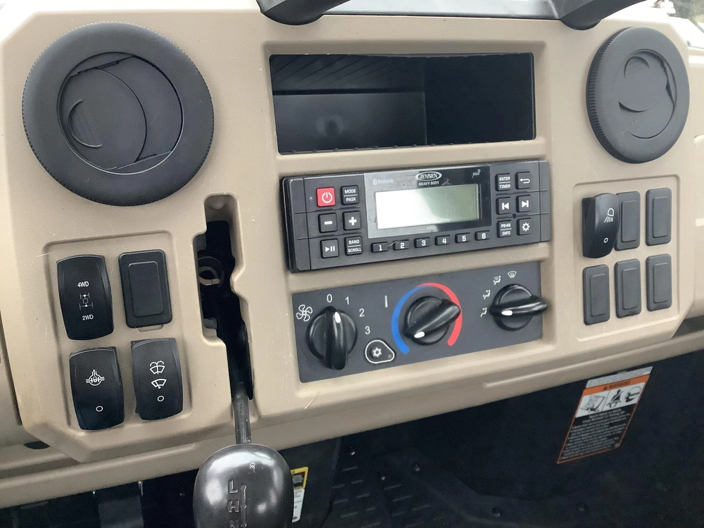 2024 John Deere Gator 835r alt