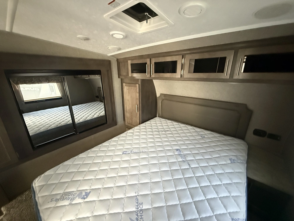 Forest River Rockwood Ultra Lite 2441w 2019 alt