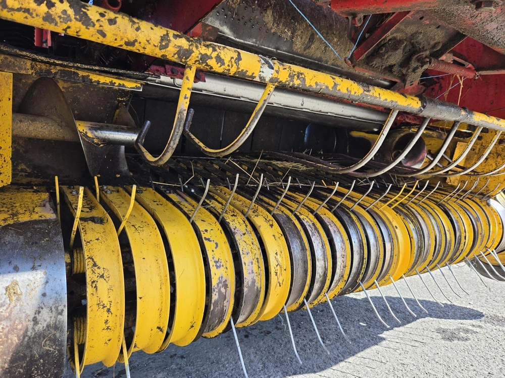 New Holland 648 None