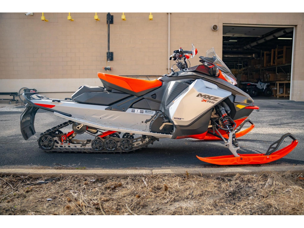 2022 Ski-doo Mxz® X-rs® Rotax® 850 E-tec® I Rip. Xt 1.25 Black Lcd alt