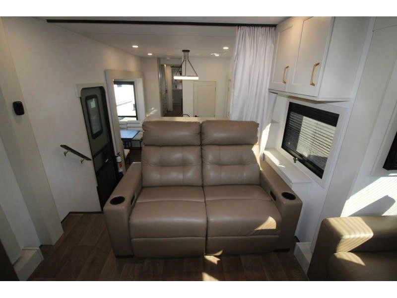 Grand Design Solitude 380fl 2027 alt