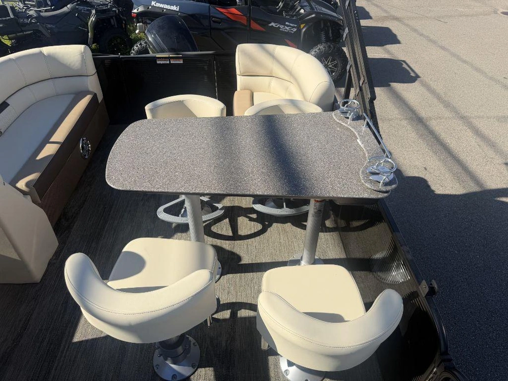 Godfrey Marine Sweetwater 2286 Midship Table 2023