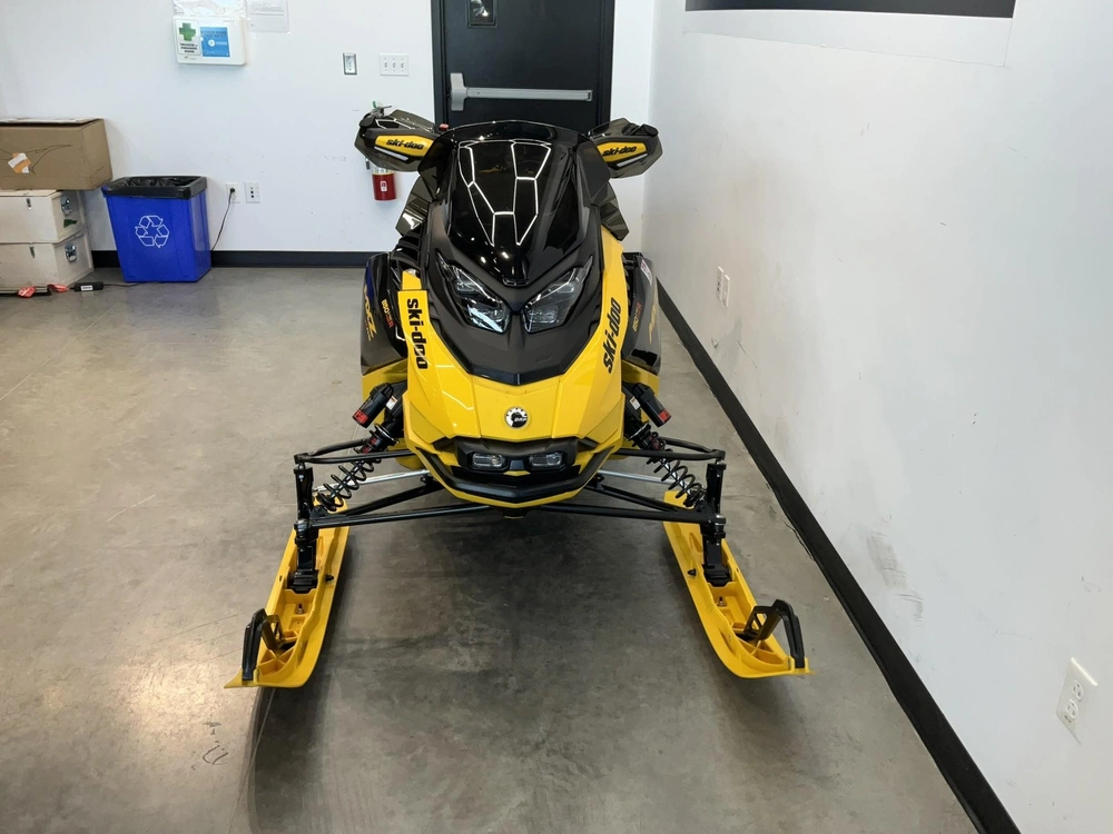2025 Ski-doo Mxz Xrs 850 Turbo Competition Smart