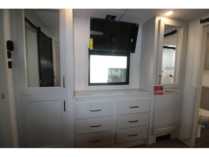 Grand Design Solitude 380fl 2027 alt