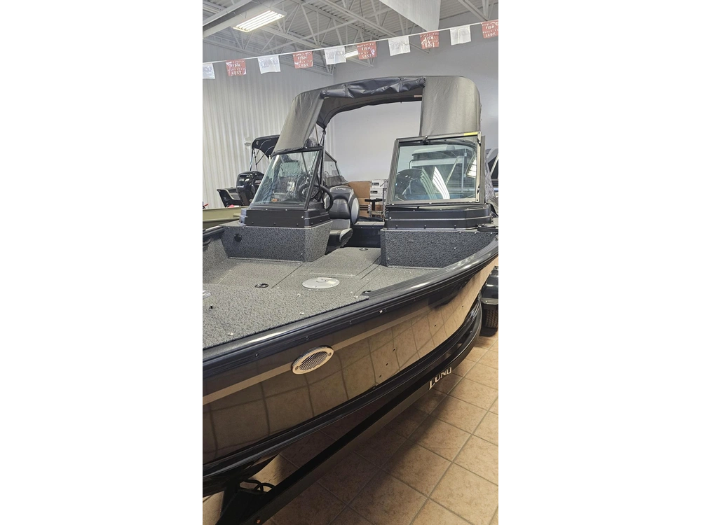 2027 Lund Boat Co 1700 Explorer Sport Outfitter Edition alt
