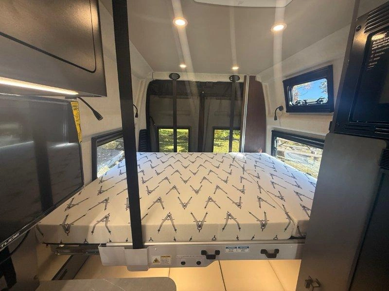 2027 Grand Design Lineage Lvp1 alt
