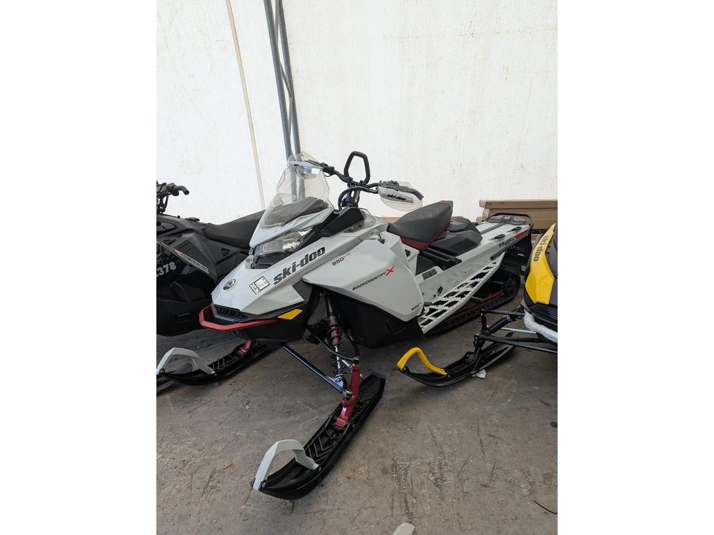 2023 Ski-doo Backcountry X 850