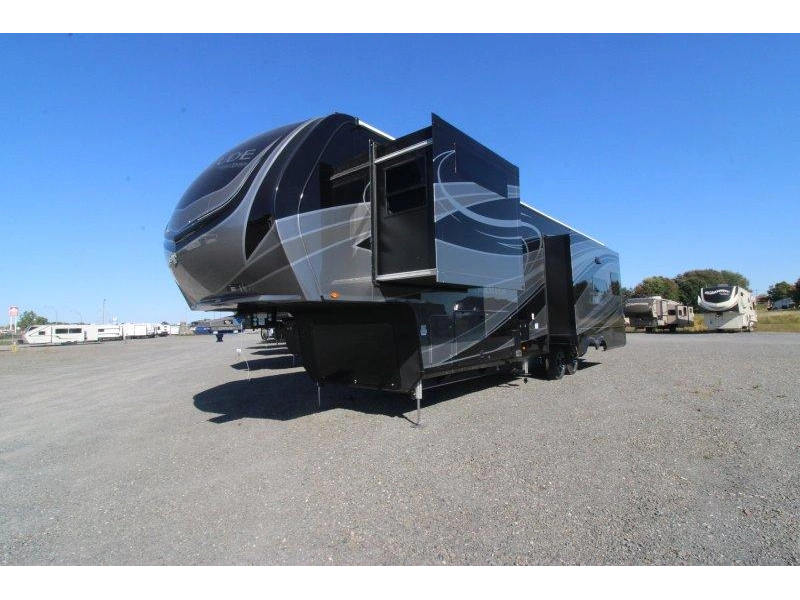Grand Design Solitude 370dv 2027 alt