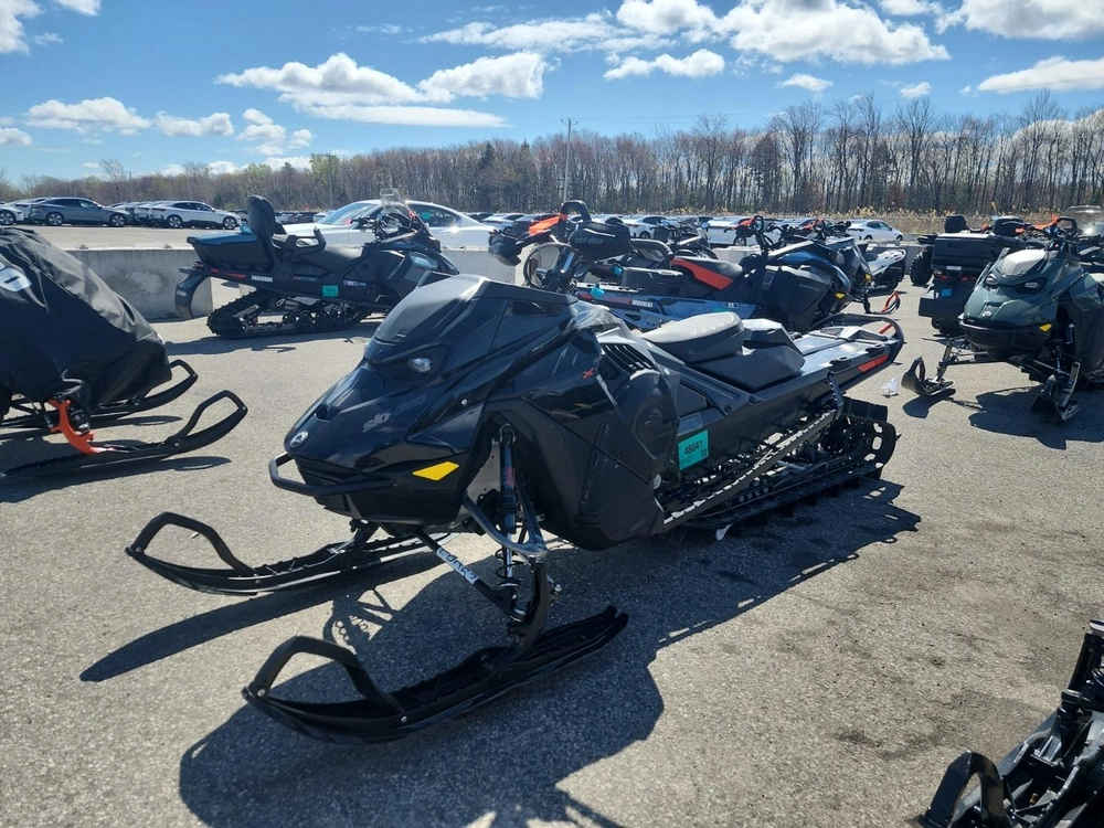 2026 Ski-doo Summit X 154 3" 850 Etec 10.25 Screen With Shot (black)
