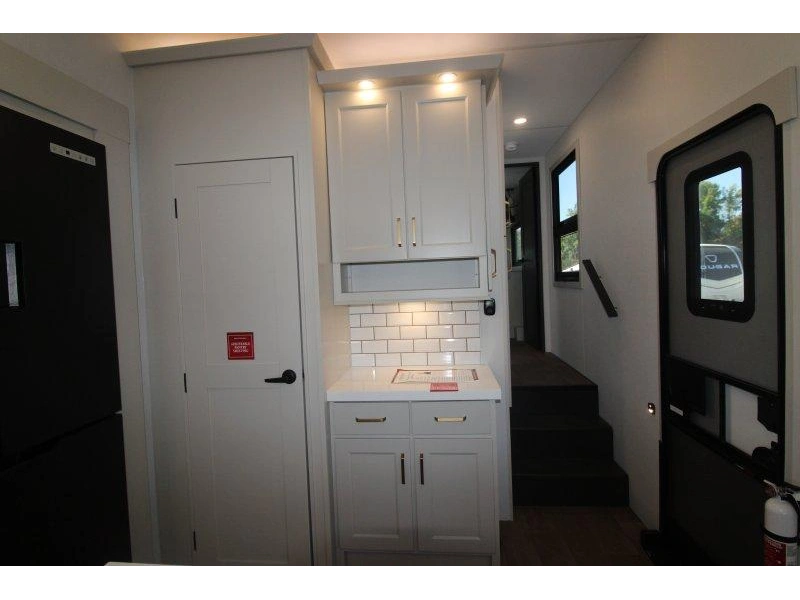 Grand Design Solitude 370dv 2027 alt