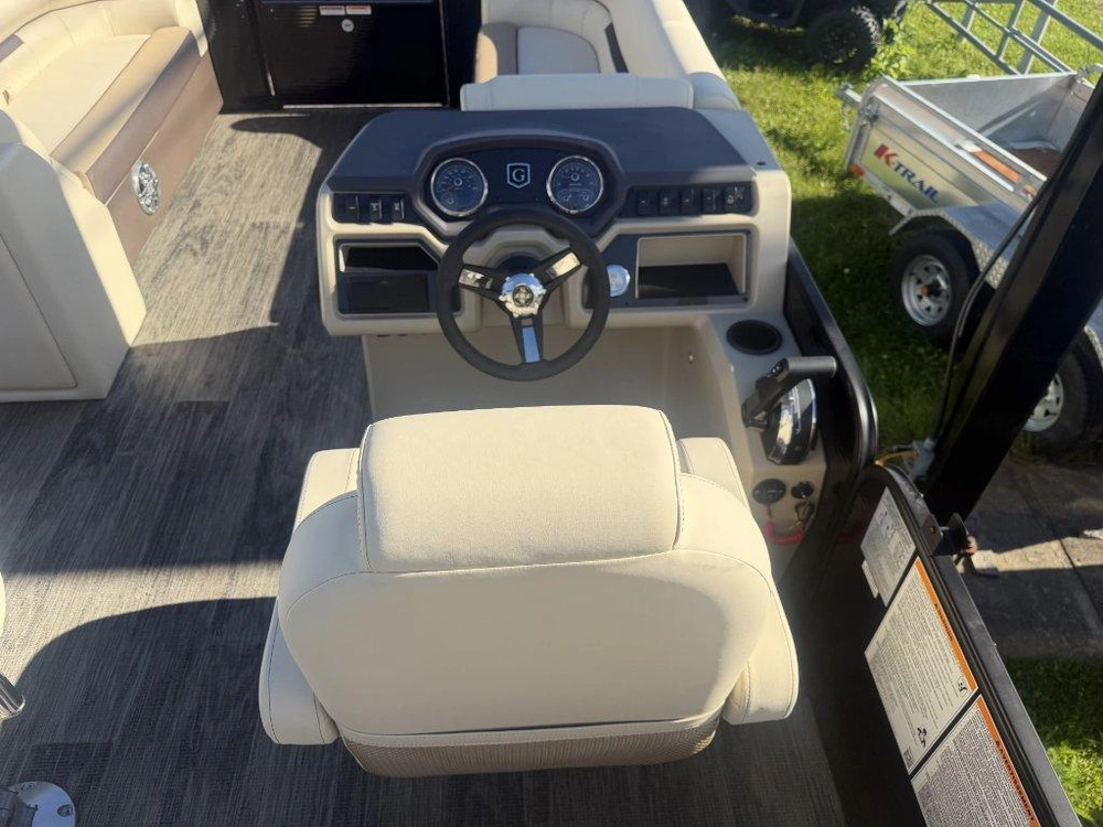 Godfrey Marine Sweetwater 2286 Midship Table 2023