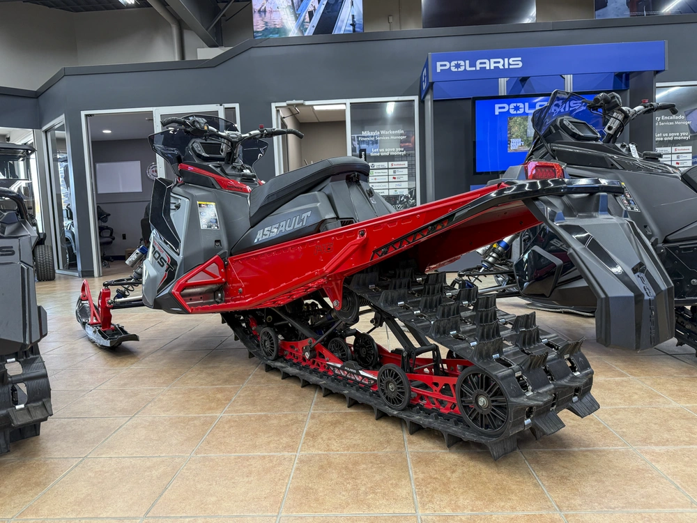 2025 Polaris Boost Switchback Assault 146 Storm Gray / Indy Red