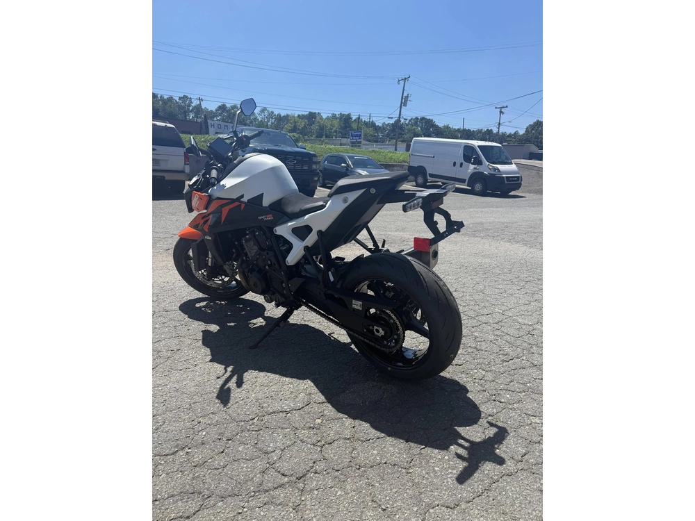 2027 Ktm 990 Duke