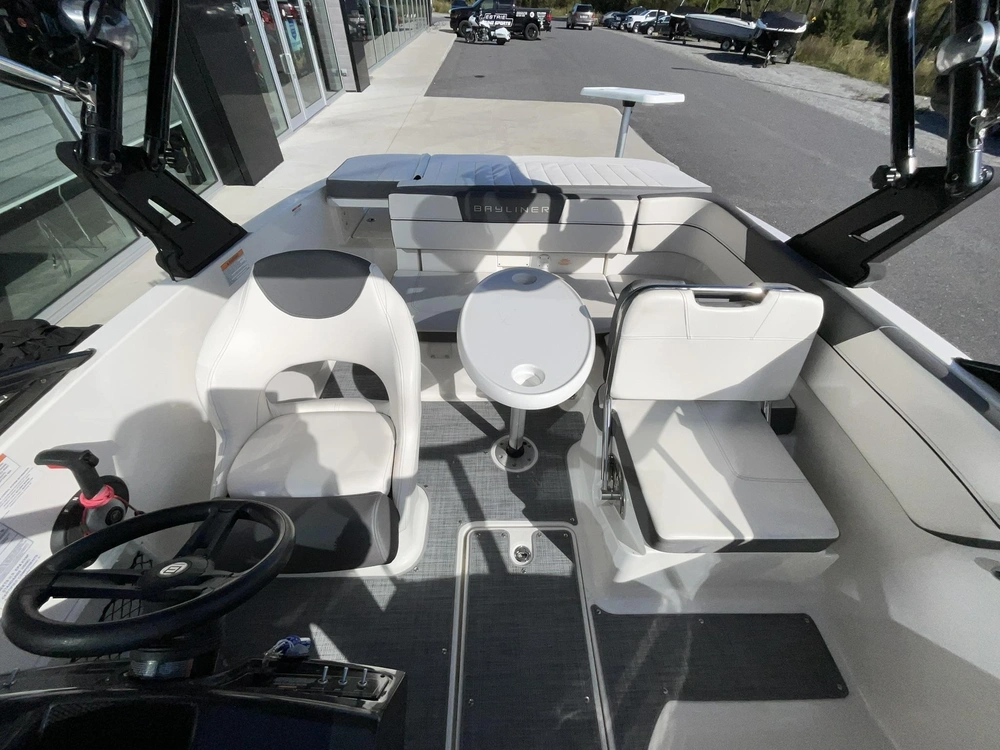 2018 Bayliner Vr5