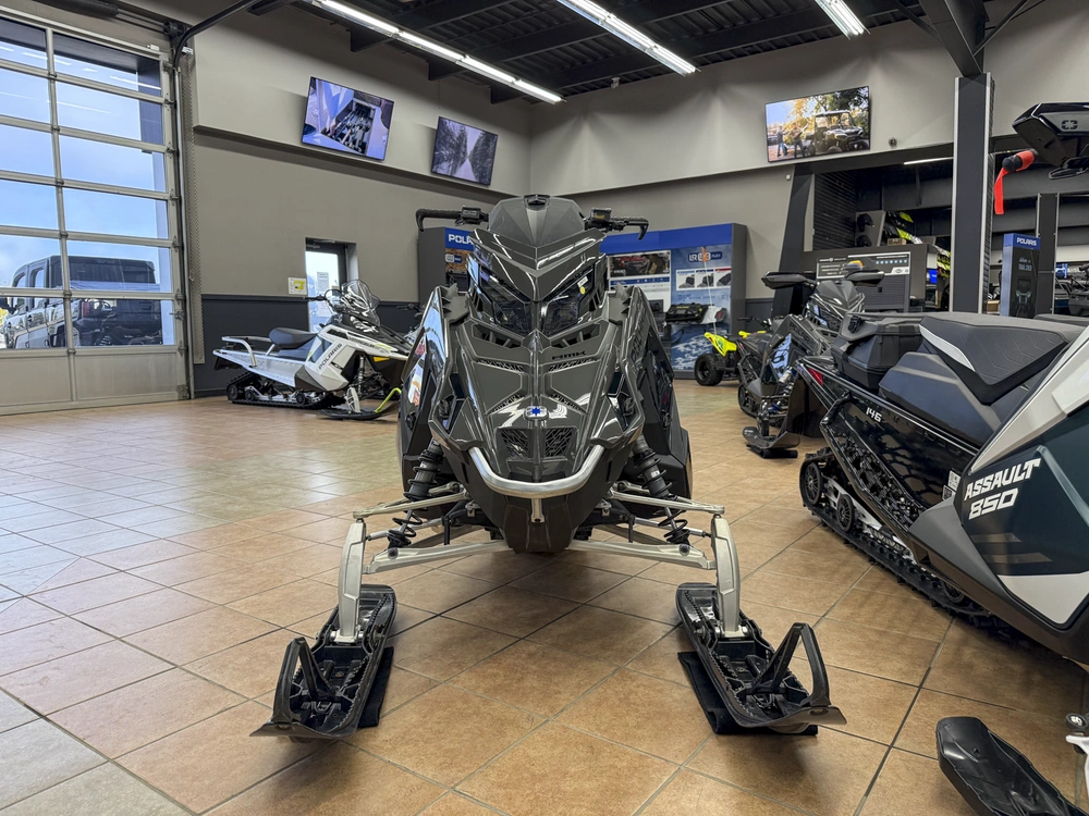 2024 Polaris 650 Pro Rmk 155 Gloss Black