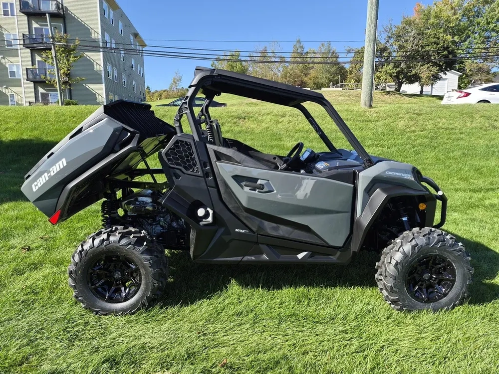 2027 Can-am Commander Xt 700